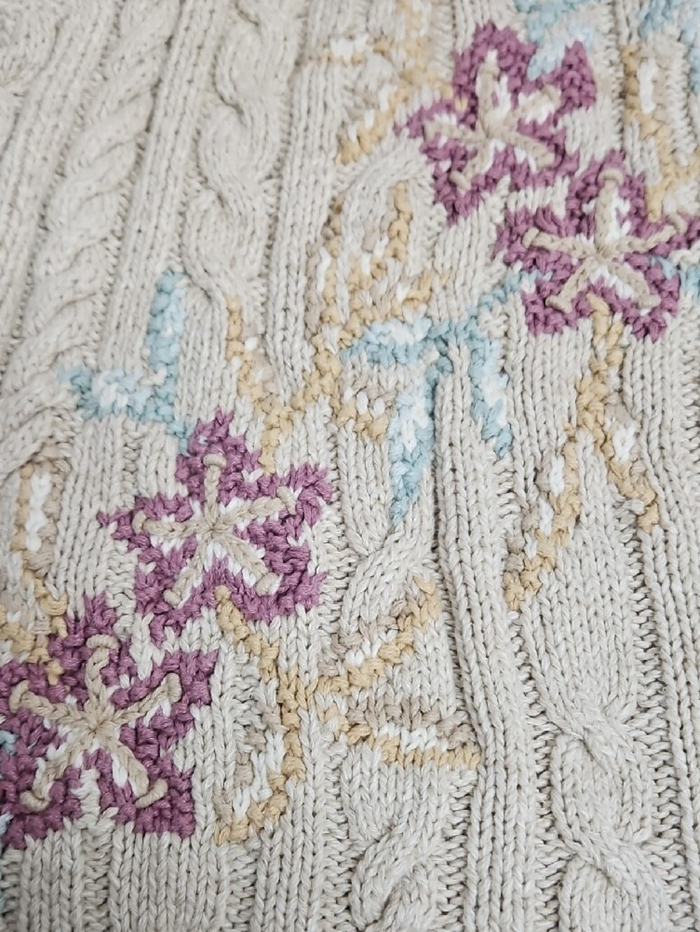 Liz Claiborne Cream Cable-Knit Sleeveless Sweater with Floral Embroidery Sz M - Picture 6 of 6